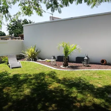 Studio Meuble Et Equipe Avec Jardin Et Terrasse Privee Beurlay Exterior foto