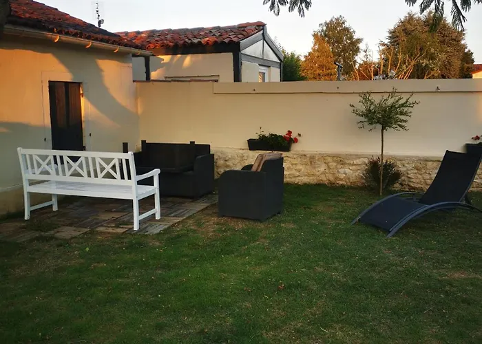 Studio Meuble Et Equipe Avec Jardin Et Terrasse Privee