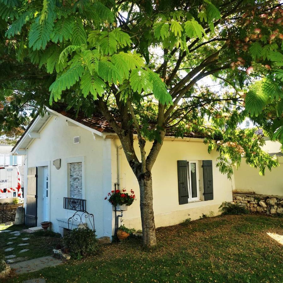 Meuble Et Equipe Avec Jardin Et Terrasse Privee